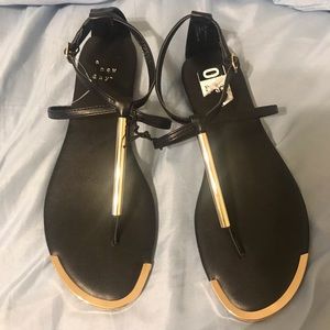 A new day black&gold strappy sandal